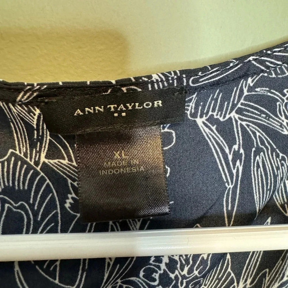Ann Taylor Black & White Floral Sleeveless Deep V-Neck Jumper Size XL - Picture 3 of 6
